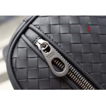 2025年早春新品入荷 Bottega Veneta チェストバッグの男性 3工場