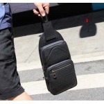 2025年早春新品入荷 Bottega Veneta チェストバッグの男性 3工場
