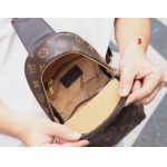 2025年早春新品入荷 ルイヴィトン チェストバッグの男性 3工場