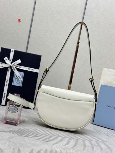 2025年早春新品入荷 PRADA  バッグ  3工場