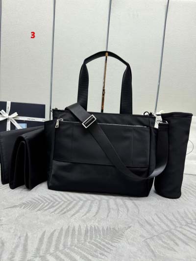 2025年早春新品入荷 PRADA  バッグの男性 3工場