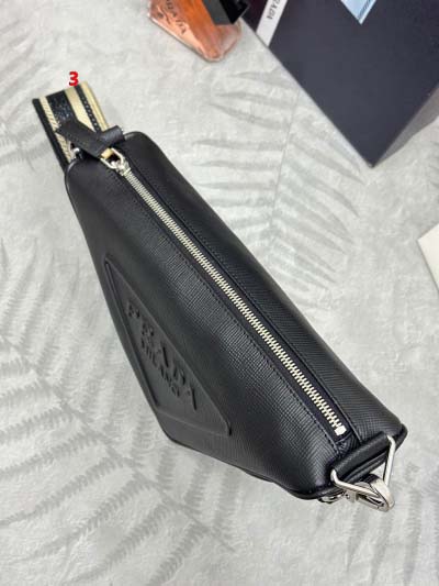2025年早春新品入荷 PRADA  バッグの男性 3工場