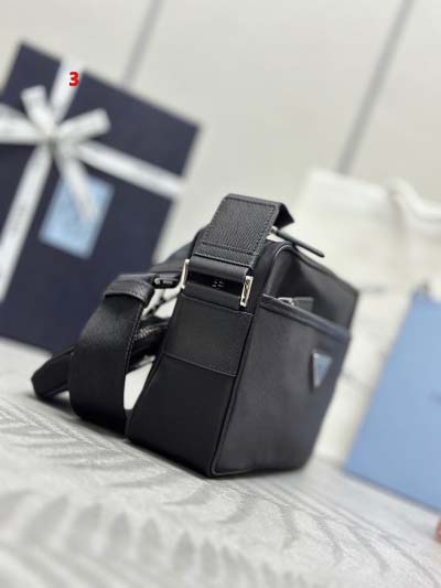 2025年早春新品入荷 PRADA  バッグの男性 3工場