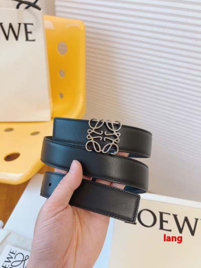 2025年早春新品入荷 LOEWE 本革 ベルト LANG工場