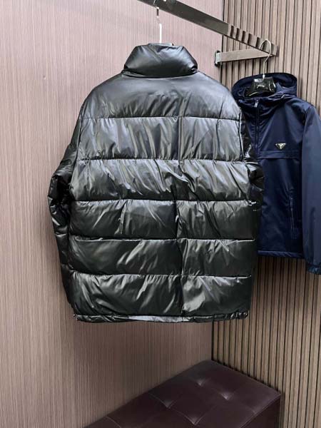 2025年1月21日早春新品入荷 PRADA 綿入れの服ジャケットアウター 118工場