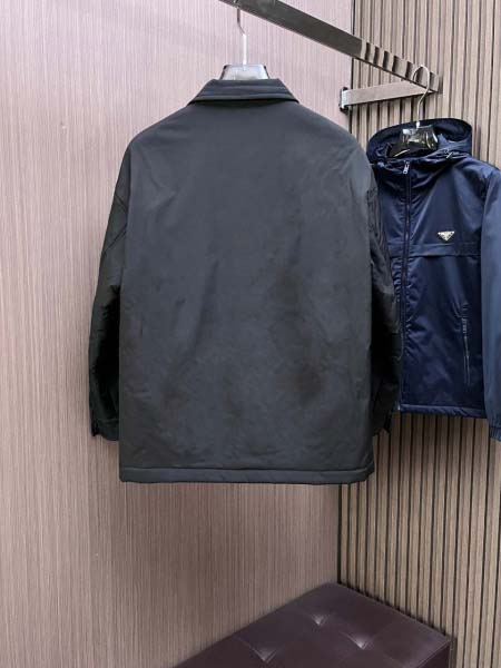 2025年1月21日早春新品入荷 PRADA 綿入れの服ジャケットアウター 118工場