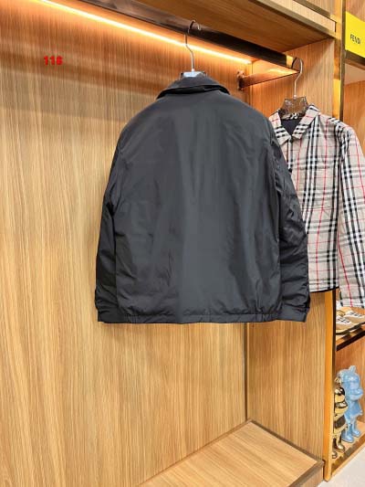 2025年1月21日早春新品入荷 PRADA 綿入れの服ジャケットアウター 118工場