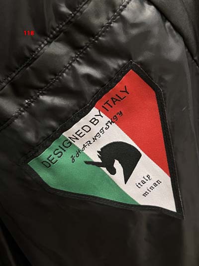 2025年1月21日早春新品入荷 PRADA 綿入れの服ジャケットアウター 118工場