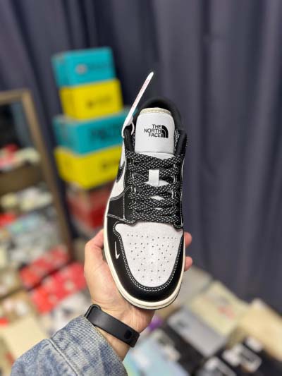 2025年1月30日新品入荷C Air Jordan 1 Retro Low x The North Face スニーカー/ランニングシューズ/カジュアルシューズ