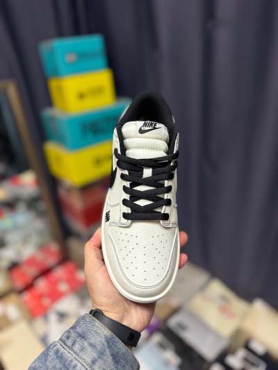 2025年1月30日新品入荷C NiKe SB DuNiKe Low x Undefeated  スニーカー/ランニングシューズ/カジュアルシューズ