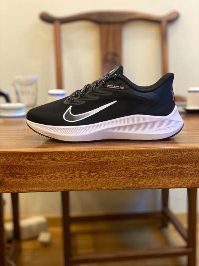 2025年1月30日新品入荷  ZOOM WINFLO 7 DN4242-141 スニーカー/ランニングシューズ/カジュアルシューズ