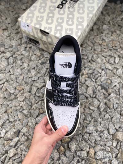 2025年1月30日新品入荷Air Jordan 1 Retro Low x The North Face  スニーカー/ランニングシューズ/カジュアルシューズ
