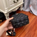 2025年早春新品入荷 ルイヴィトン  バッグの男性 3工場