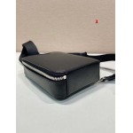 2025年早春新品入荷 PRADA  バッグの男性 3工場