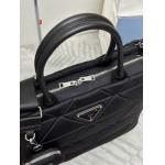2025年早春新品入荷 PRADA  バッグの男性 3工場