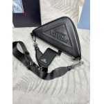 2025年早春新品入荷 PRADA  バッグの男性 3工場