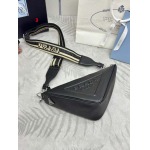 2025年早春新品入荷 PRADA  バッグの男性 3工場