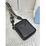 2025年早春新品入荷 PRADA  バッグの男性 3工場