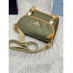 2025年早春新品入荷 PRADA  バッグの男性 3工場