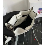 2025年早春新品入荷PRADA   バッグ 3工場