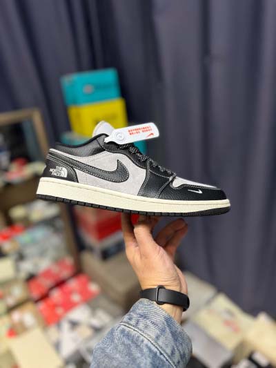 2025年1月30日新品入荷C Air Jordan 1 R...