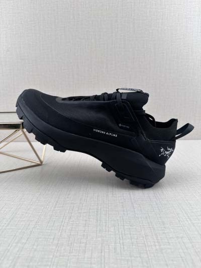 2025年1月30日新品入荷  Q11スニーカー/ランニング...