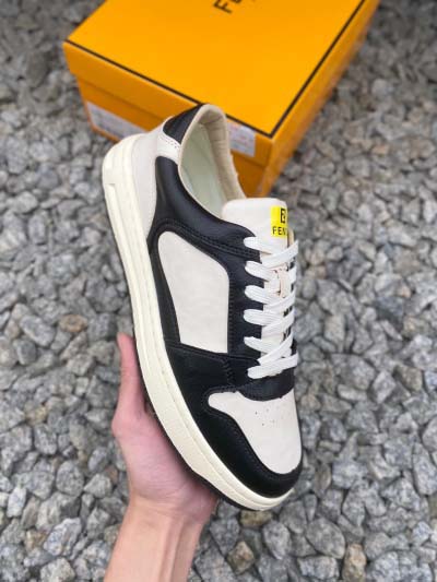 2025年1月30日新品入荷Fendi-    スニーカー/...