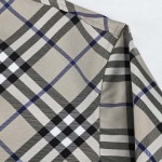Burberry-バーバリー24ss新作チェック柄のウォーマーリバーシブルを着用します