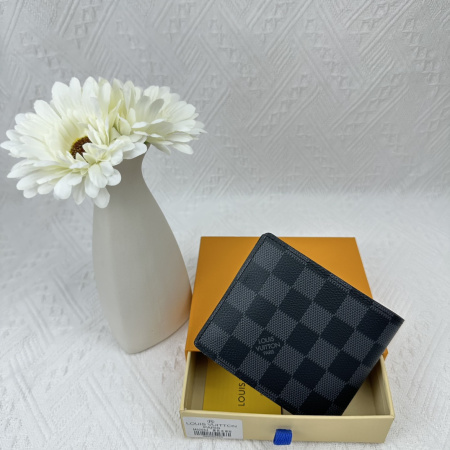 2025年2月24日早春新品M62664. size12 x 9 cm    ルイヴィトン二つ折りの短財布 zy工場