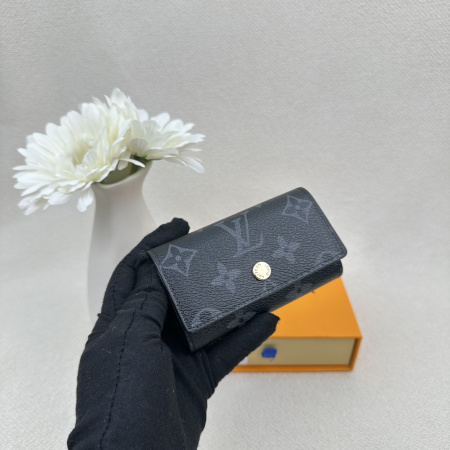 2025年2月24日早春新品M62630  SIZE:10.5x 7.0x 2.0 cm   ルイヴィトン6連キーケース zy工場