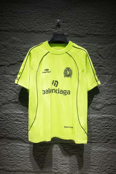 バレンシアガの新作半袖Tシャツ2025年2月13日発売 HS...
