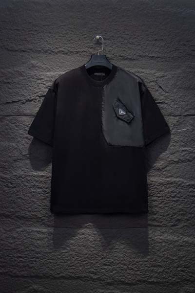 プラダの半袖Tシャツ2025年2月13日発売 HS工場