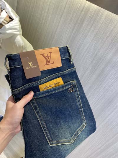 2025年2月15日新商品ルイヴィトンのジーンズ  dtai...
