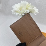 2025年2月24日早春新品M62664. size12 x 9 cm    ルイヴィトン二つ折りの短財布 zy工場