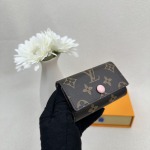 2025年2月24日早春新品M62630  SIZE:10.5x 7.0x 2.0 cm   ルイヴィトン6連キーケース zy工場