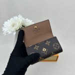 2025年2月24日早春新品M62630  SIZE:10.5x 7.0x 2.0 cm   ルイヴィトン6連キーケース zy工場