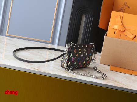 2025年3月16日 ルイヴィトン新品 M13663 M13404 M13440 M92649  Pochette Accessoires   Monogram  x 22.0 x 13.0 x 4.0