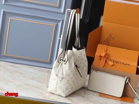 2025年3月16日 ルイヴィトン新品 M13180 MahinaBoundless—— HouseMahina 16.9 x 13.2 x 6.7