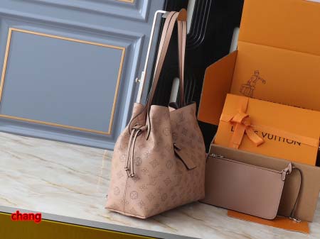 2025年3月16日 ルイヴィトン新品 M13180 MahinaBoundless—— HouseMahina 16.9 x 13.2 x 6.7