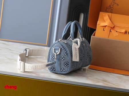 2025年3月16日 ルイヴィトン新品 M22762  Keepall Bandoulière 25  Monogram Washed Demin   Monogram    25.0 x 15.0 x 11.0 cm