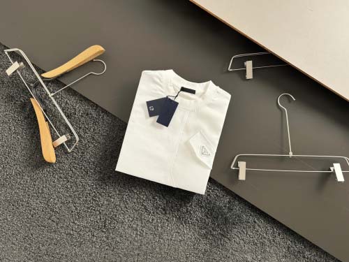 2025年3月26日入荷春夏高品質新作Prada半袖 tシャツTF工場