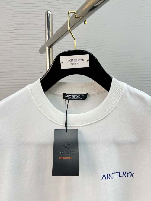 2025年3月27日入荷春夏高品質新作ARCTERYX半袖 tシャツTF工場