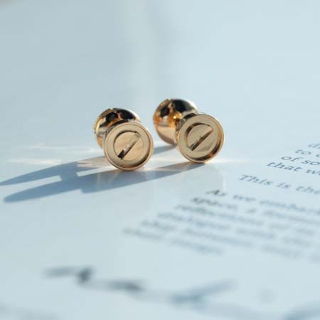 2025年3月9日入荷新品Cartierピアスギフト/誕生日...