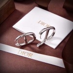 2025年3月9日入荷新品Diorピアスギフト/誕生日/記念品/アクセサリーxin工場