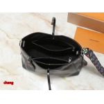 2025年3月16日 ルイヴィトン新品 M13105 M46203  CarryAll Dark   2025 29 x 24 x 12