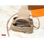 2025年3月16日 ルイヴィトン新品  M00014 M00013 M00015  Capucines ：Taurillon   Monogram 27 x 17.3 x 9