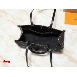 2025年3月16日 ルイヴィトン新品 M13079  x  OnTheGo   Monogram   LV x TM  35.0 x 27.0 x 14.0