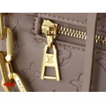 2025年3月16日 ルイヴィトン新品 M13357 M13358 M13387 M13389 Coussin Backpack  Coussin   Monogram  LV    Coussin 21.0 x 26.0 x 10.0