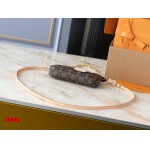 2025年3月16日 ルイヴィトン新品 M13663 M13404 M13440 M92649  Pochette Accessoires  Monogram    22.0 x 13.0 x 4.0