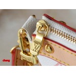 2025年3月16日 ルイヴィトン新品 M13663 M13404 M13440 M92649  Pochette Accessoires   Monogram  x 22.0 x 13.0 x 4.0